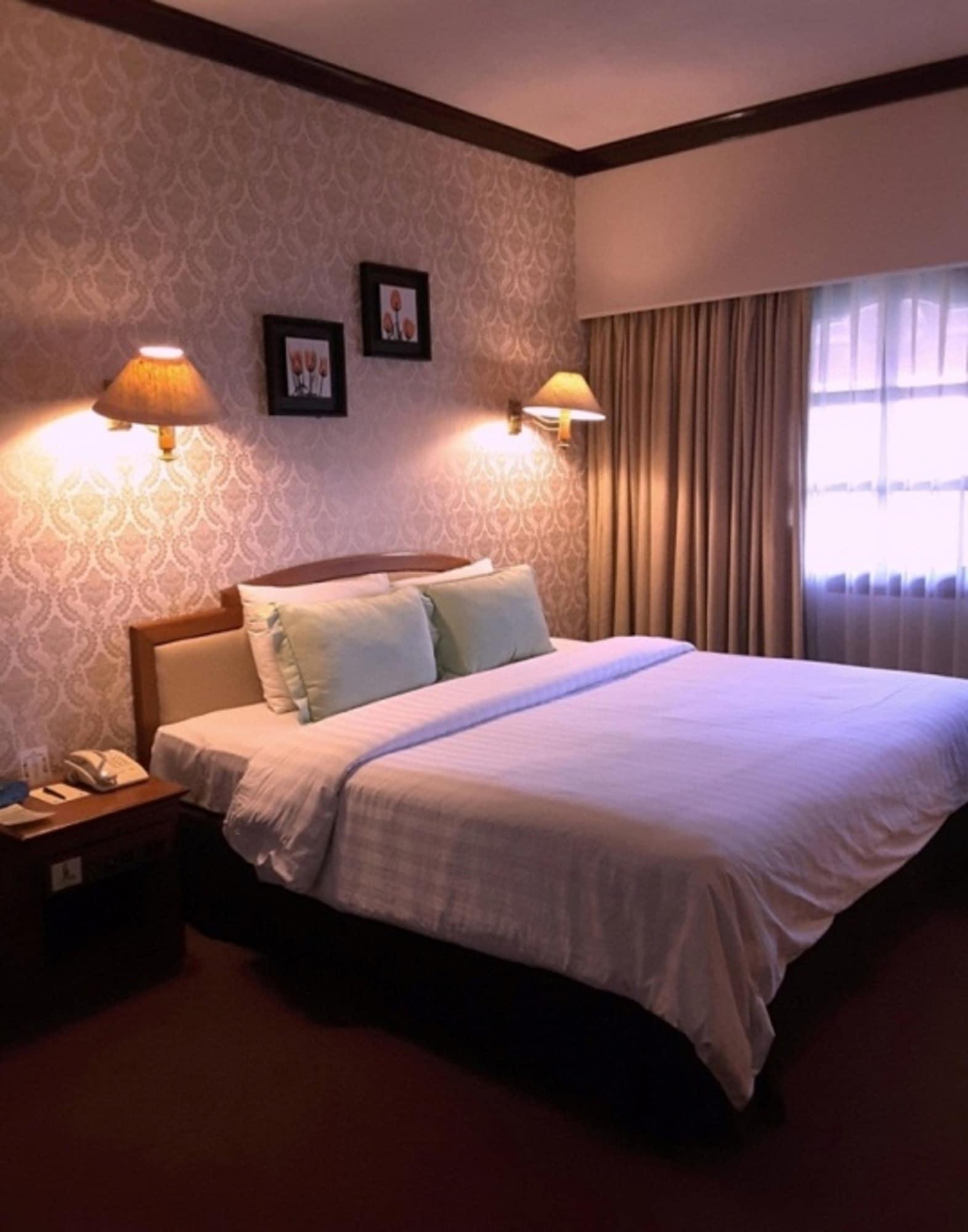 Grand Legi Hotel Mataram Exterior photo
