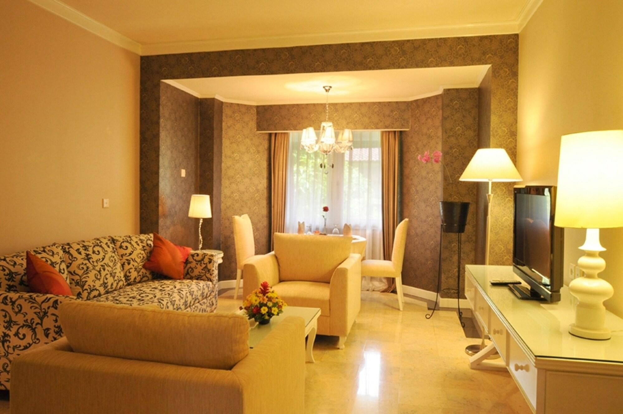 Grand Legi Hotel Mataram Exterior photo