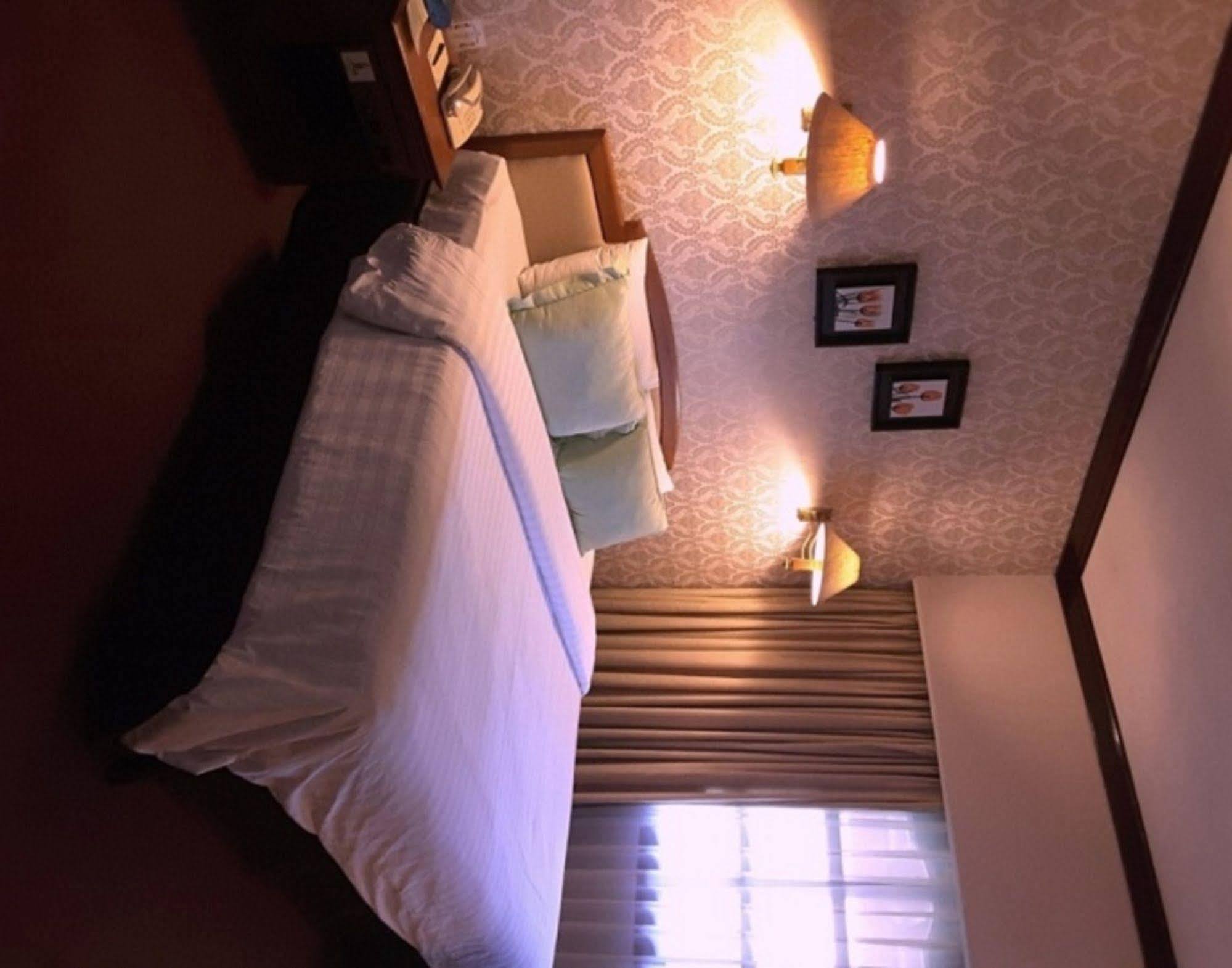 Grand Legi Hotel Mataram Exterior photo