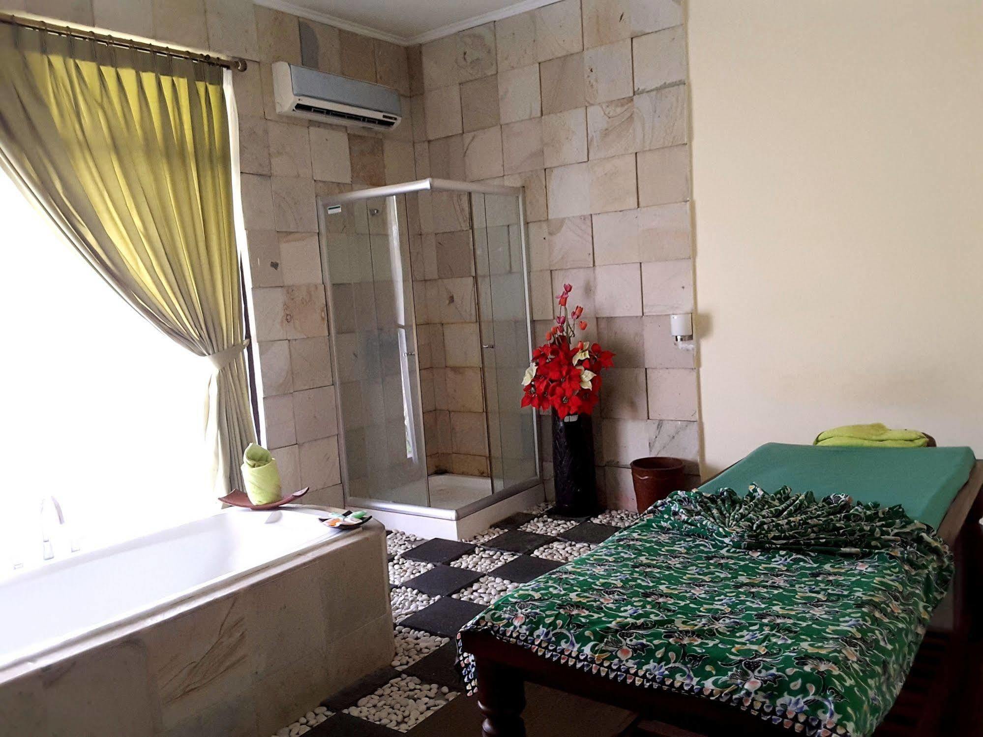 Grand Legi Hotel Mataram Exterior photo