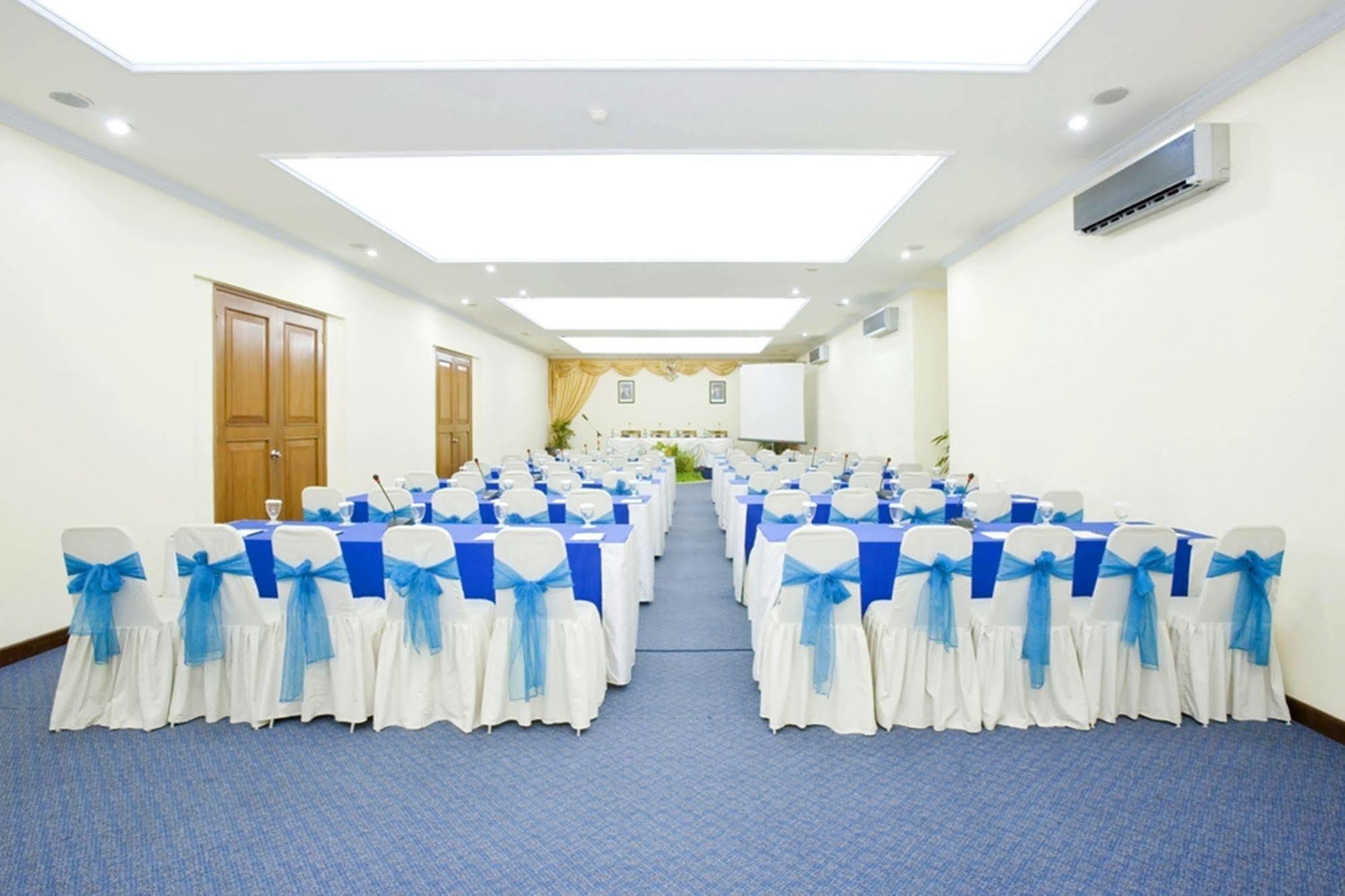 Grand Legi Hotel Mataram Exterior photo