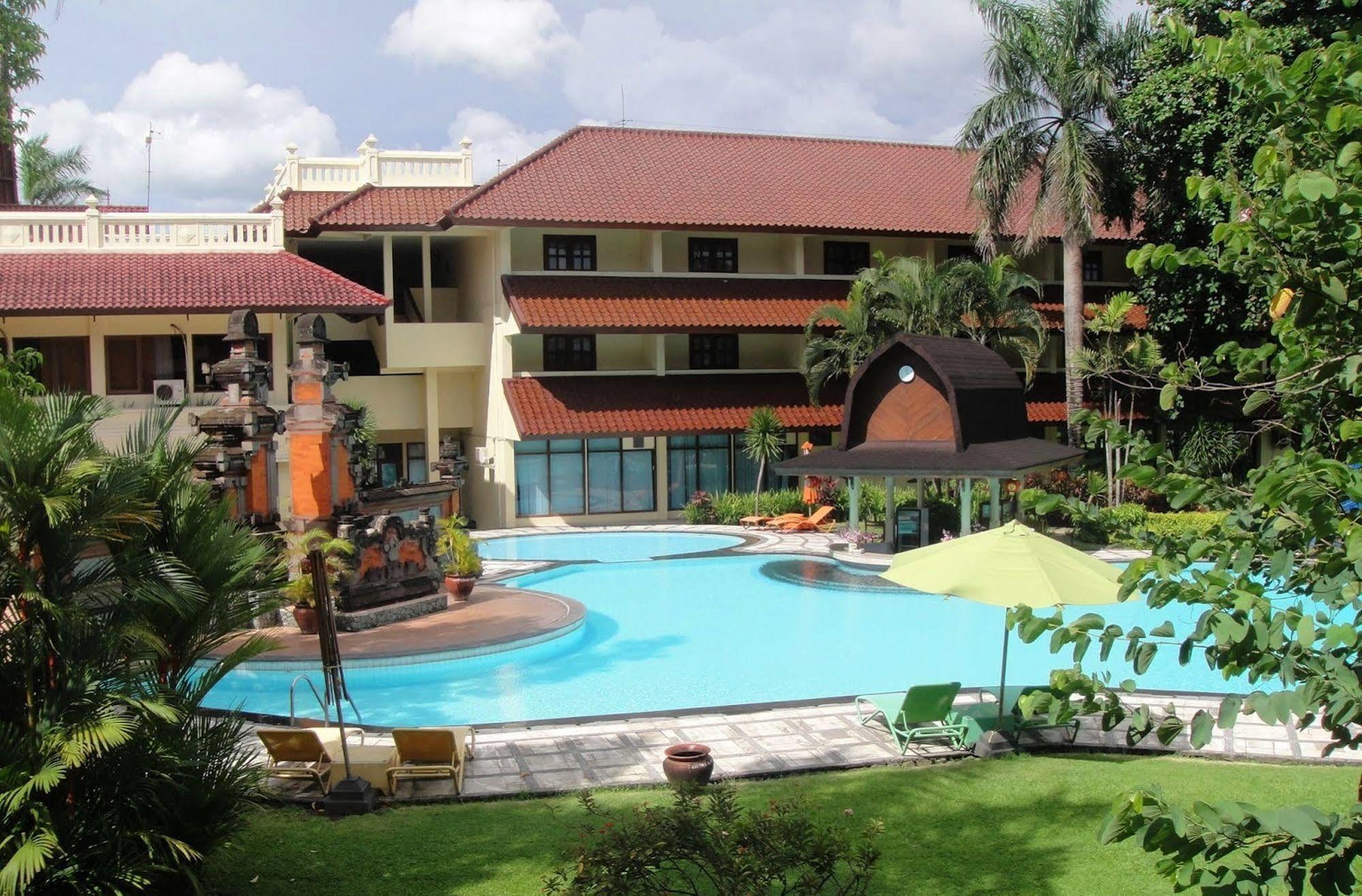 Grand Legi Hotel Mataram Exterior photo