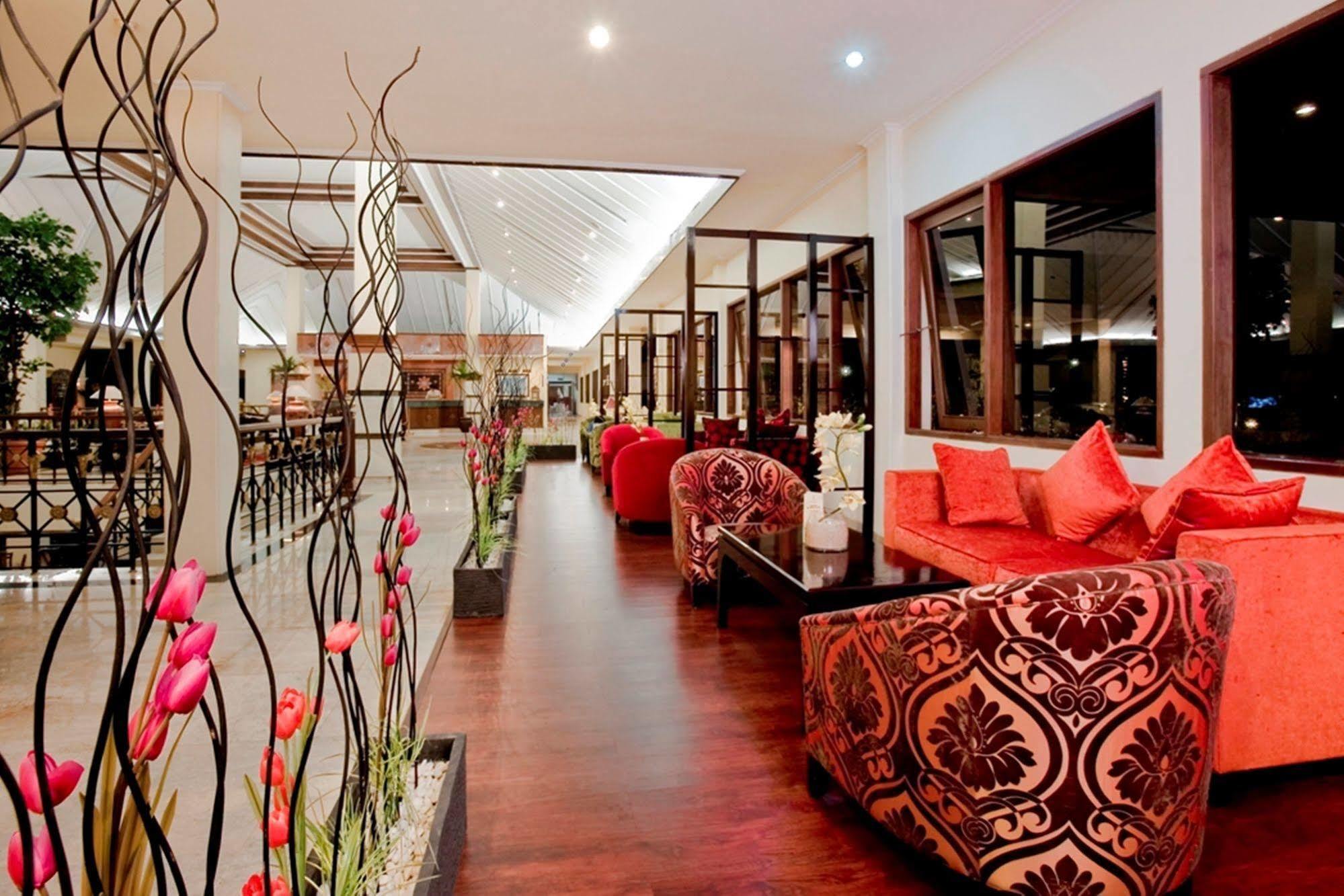 Grand Legi Hotel Mataram Exterior photo